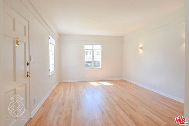 Foto del edificio - 1069 S Holt Ave