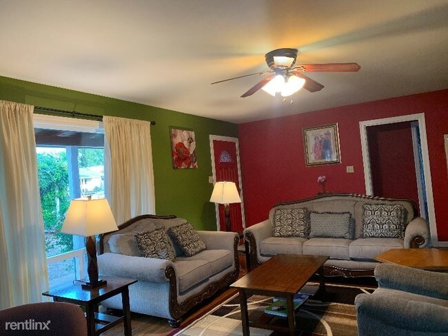 Building Photo - 2 br, 2 bath House - 1499 Davis Ave
