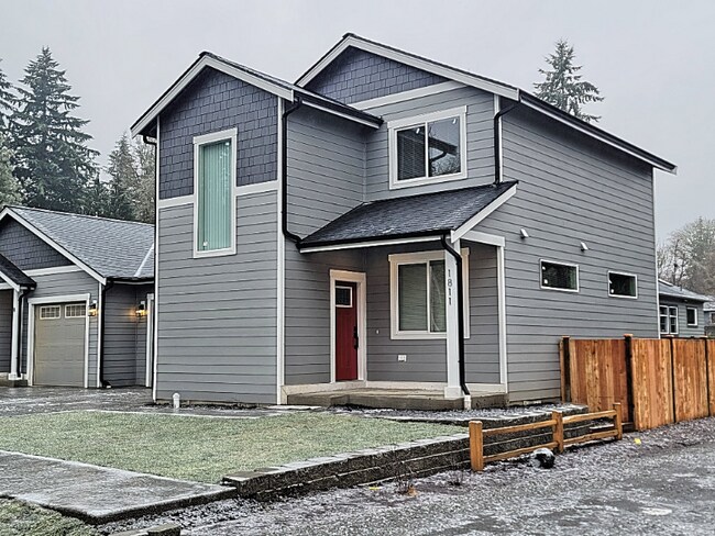Building Photo - 1811 Karen Frazier Rd SE