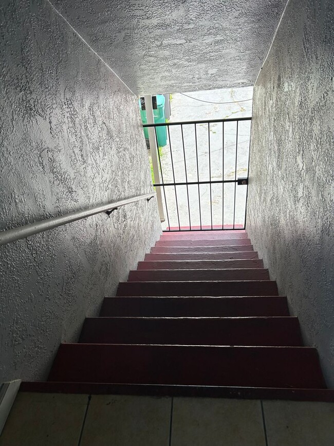 Foto del edificio - Spacious Upstairs Two Bedroom Apartment in...