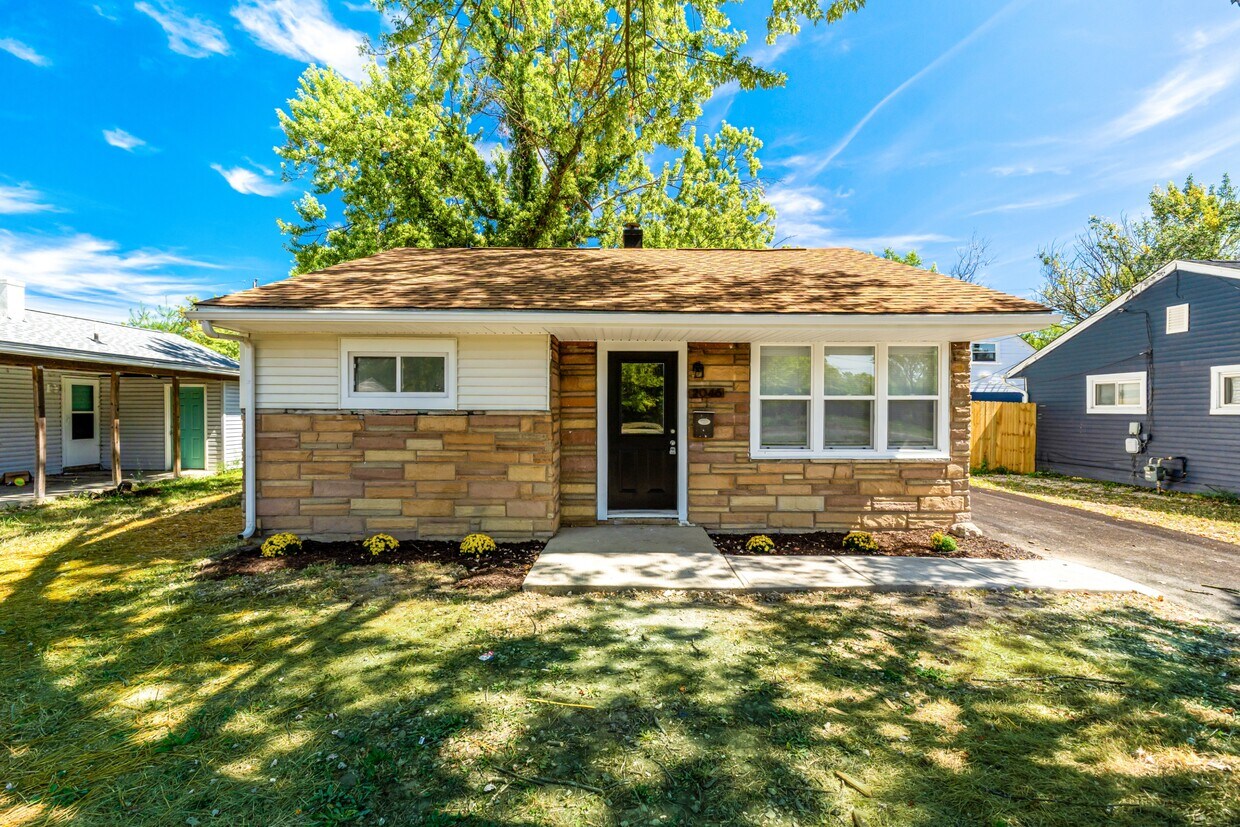 Primary Photo - 2046 Woodland Ave
