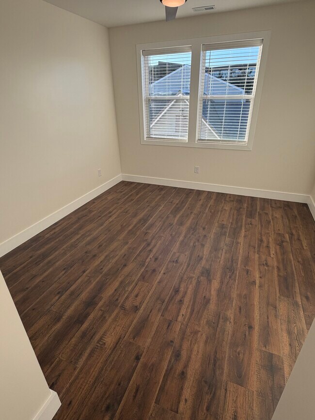 Foto del edificio - 1417 Woodbine Ave