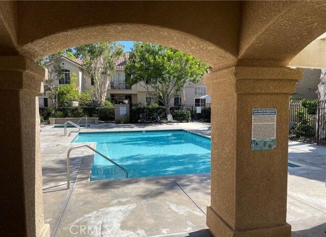 Foto del edificio - 8215 E Oak Ln