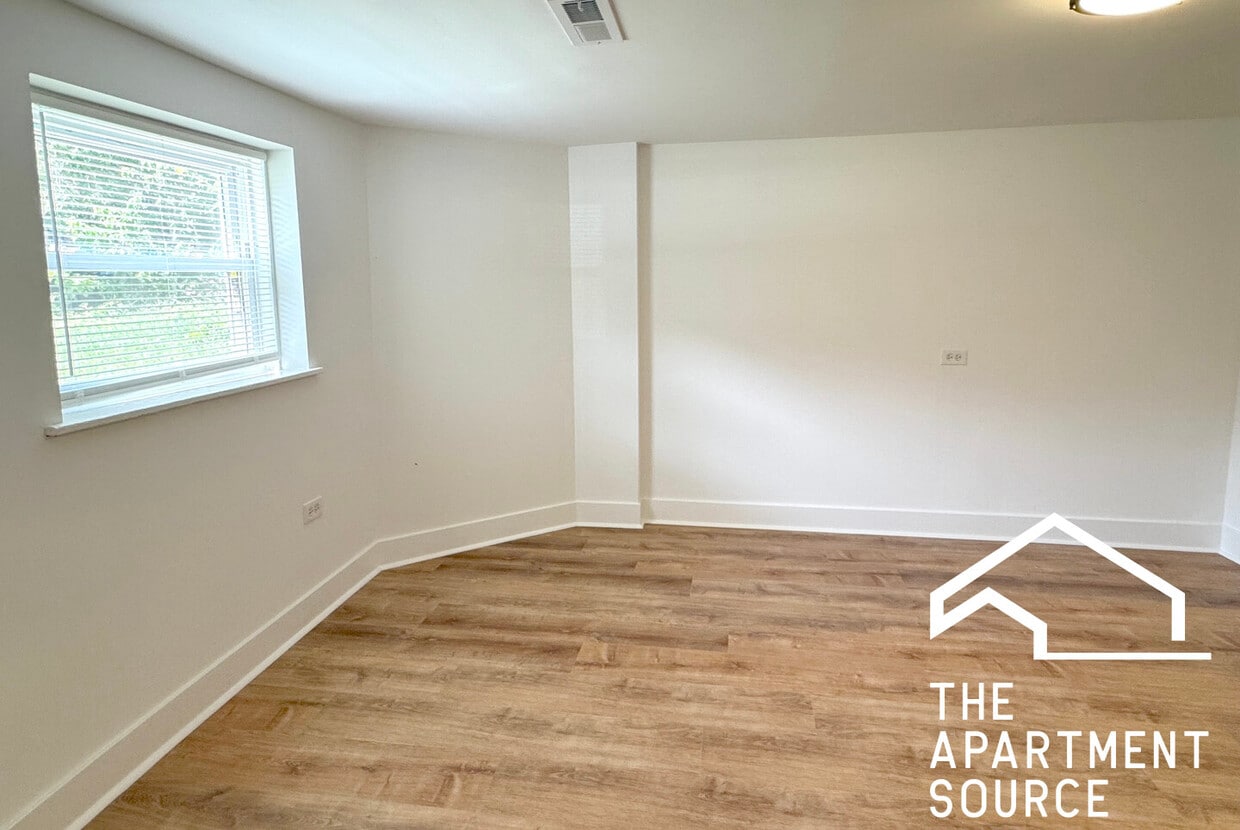 Foto principal - 6452 W Dickens Ave
