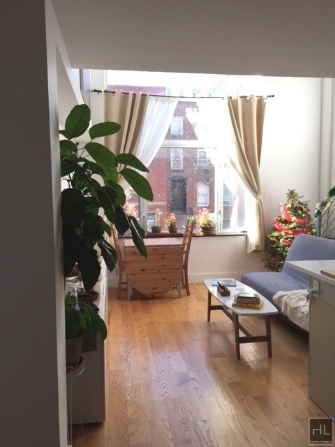 Foto del edificio - 107 Waverly Ave