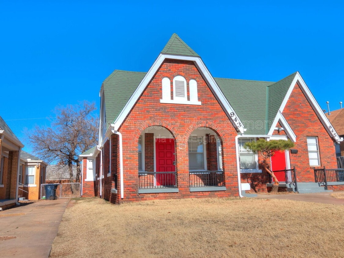 Photo - 943 East Drive