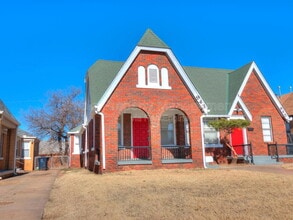 Building Photo - 943 East Dr