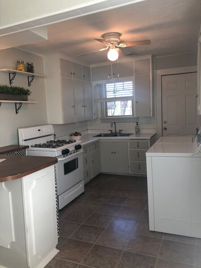 Foto del edificio - Located Oliver Eakle/AC !!! Cute 2/1/1 wit...