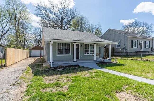 Building Photo - Fully Renovated 2BR/2BA with Garage – Walk to West Sixth & Legacy Trail