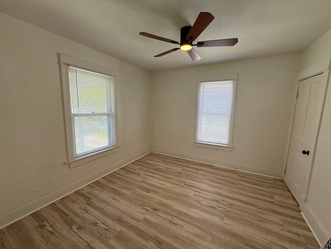 Building Photo - 147 15th St