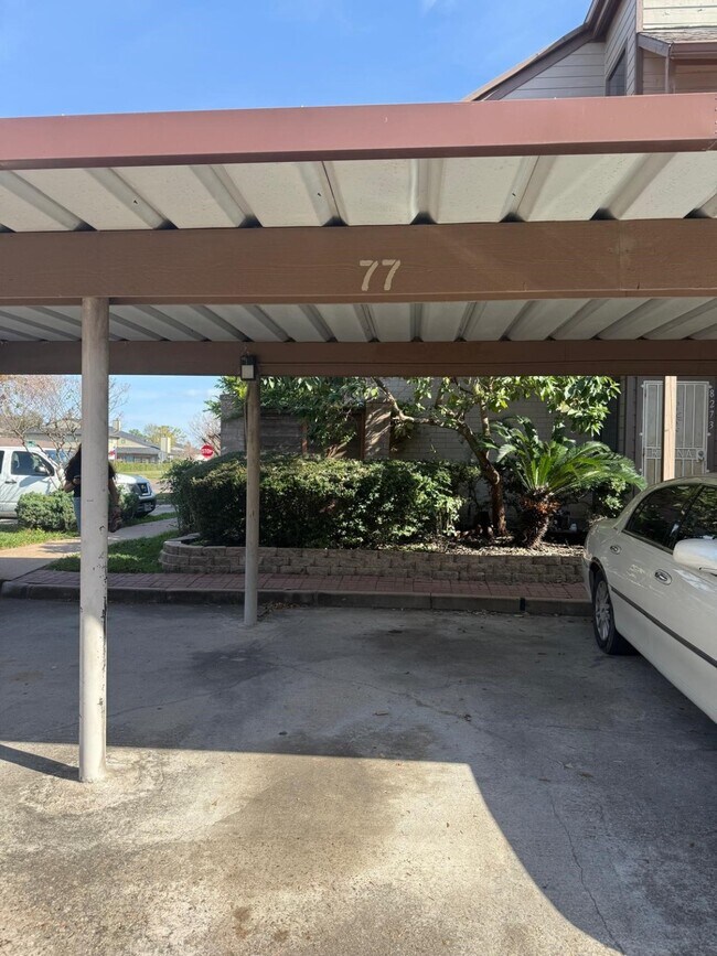 Foto del edificio - 8287 Sands Point Dr