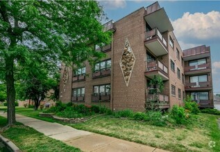 Building Photo - 6517 N California Ave