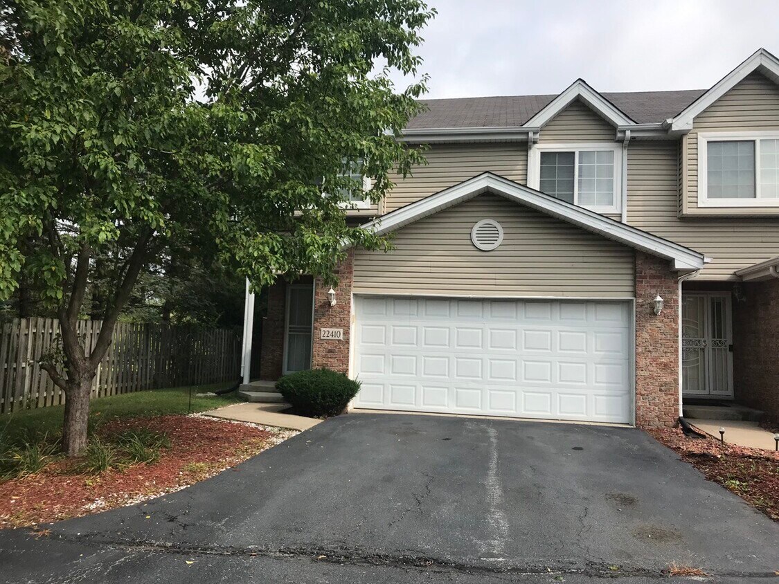 Primary Photo - 22410 Lakeshore Dr