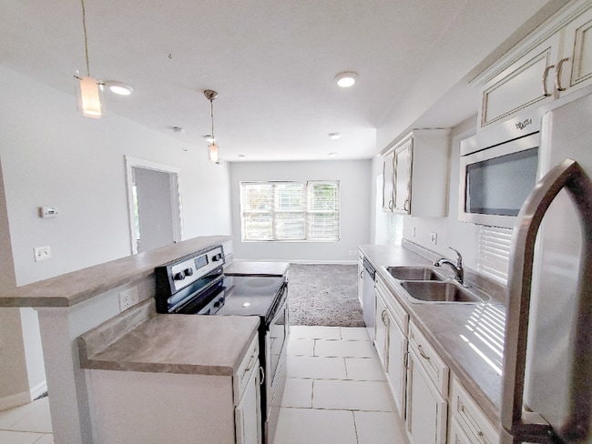 Building Photo - 528 S 29th St
