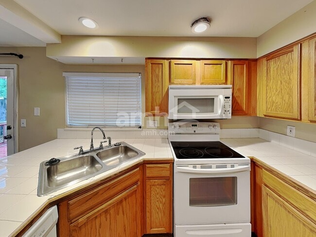 Building Photo - 7585 Estes St