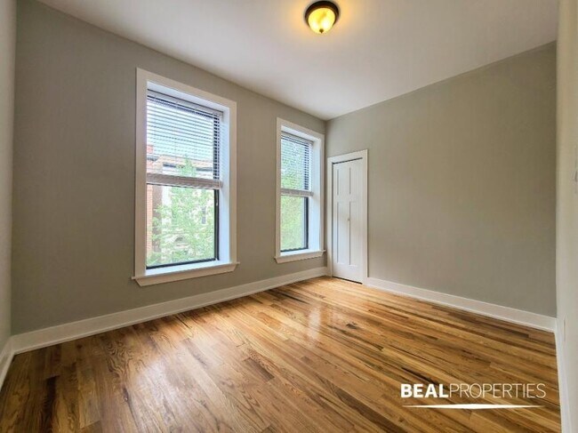 Building Photo - 3 bedroom in CHICAGO IL 60657
