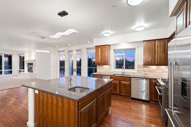 Building Photo - 355 W Waterside Dr