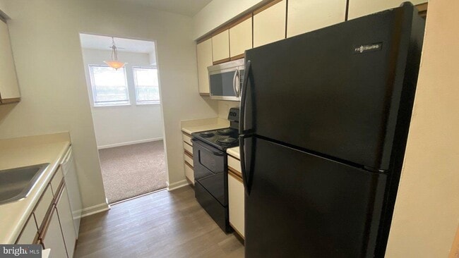 Foto del edificio - 8601 Falls Run Rd