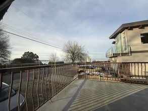 Building Photo - 168XX-168X0 0 Ave