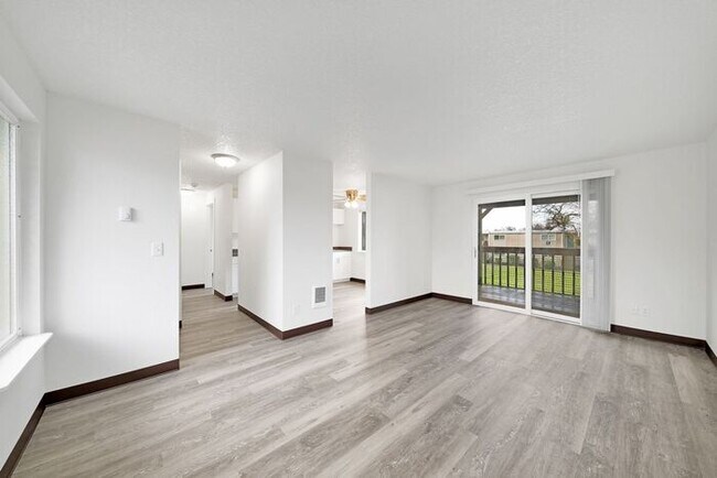 Foto del edificio - 2 bedroom 1 bath in Milwaukie!!