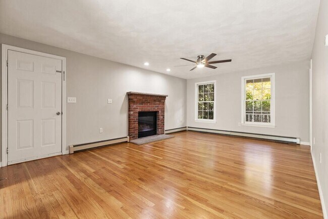 Foto del edificio - 12 Rose Farm Ln