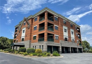 Building Photo - 143 Sports Club Ln
