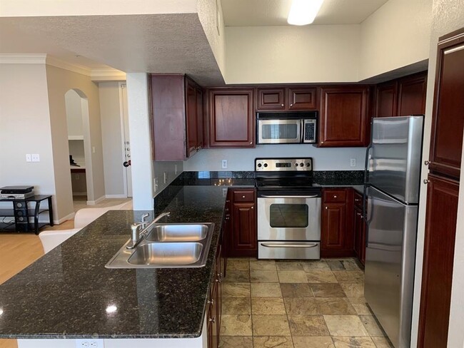 Building Photo - 7575 Kirby Dr