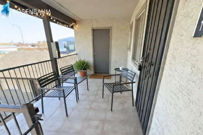 Building Photo - 713 W 1st Ave