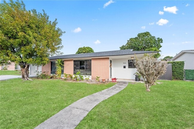 Foto del edificio - 7835 W 16th Ct