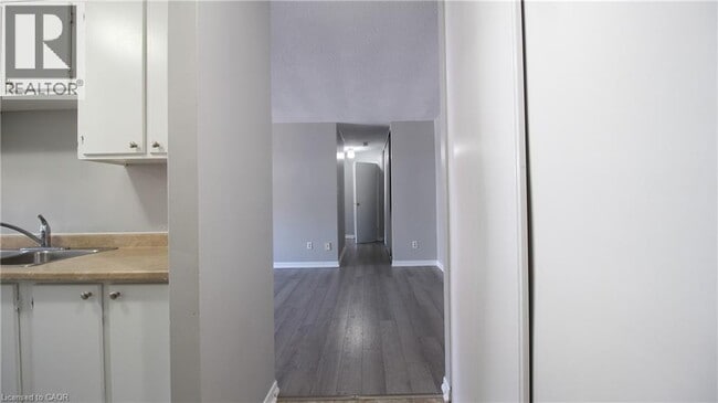 Building Photo - 529 Parkside Dr