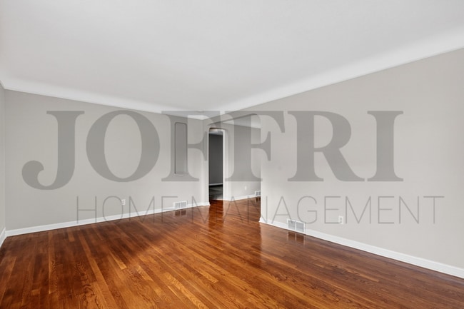 Building Photo - 19719 Sunset Dr