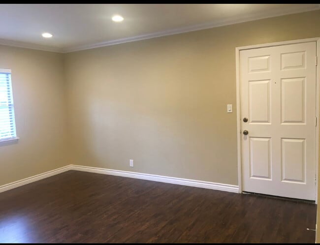 Building Photo - 3620 Kalsman Dr