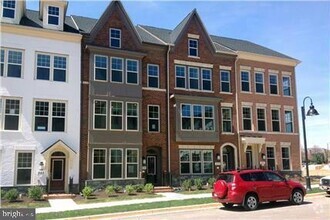 Building Photo - 219 Strummer Ln