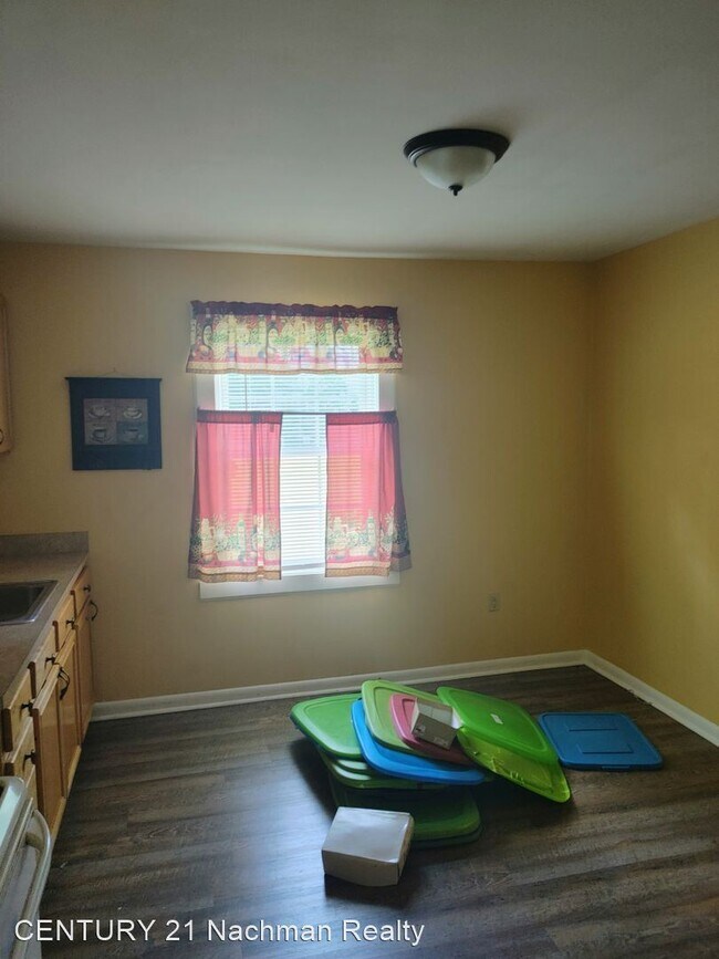 Building Photo - 2 br, 1 bath House - 953 North Newtown Road