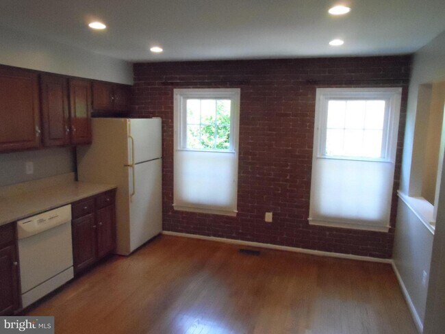 Building Photo - 6811 Wild Rose Ct