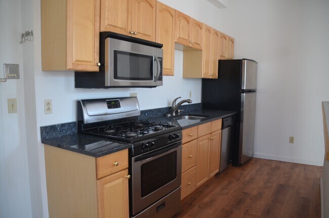 Building Photo - 62 Wingate St