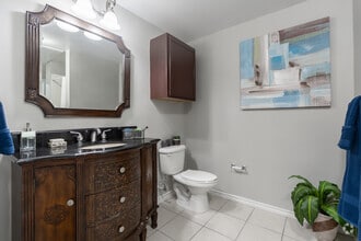 1BR, 1BA - 746SF - Bathroom - Aventine at Kessler Park