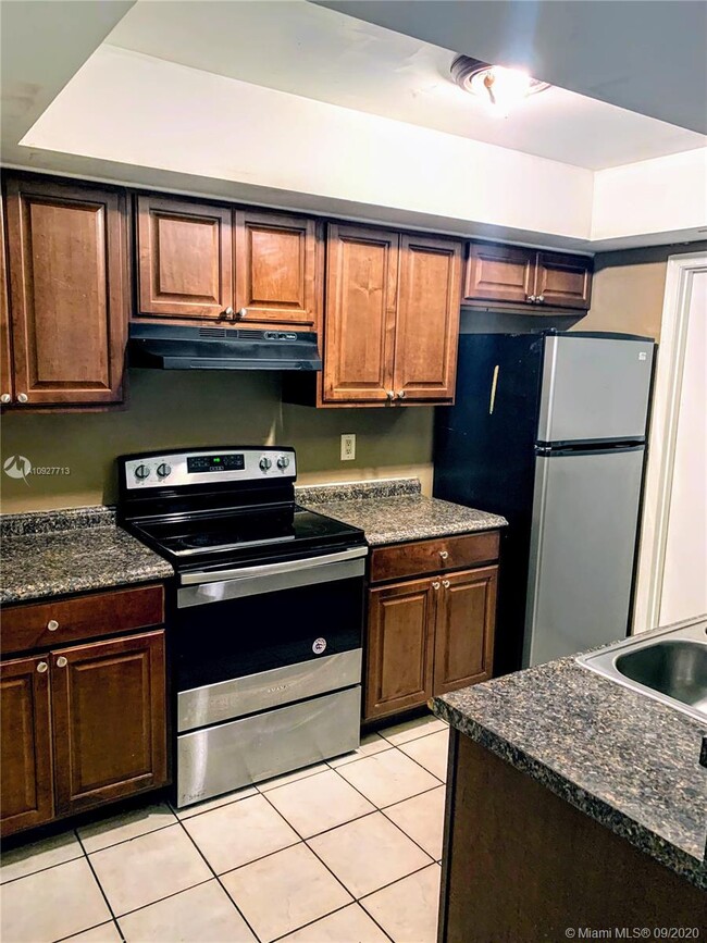Building Photo - 7412 SW 12th Ct