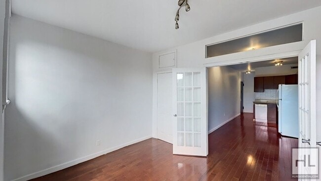Building Photo - Crown Heights 1-Bed 1-Bath