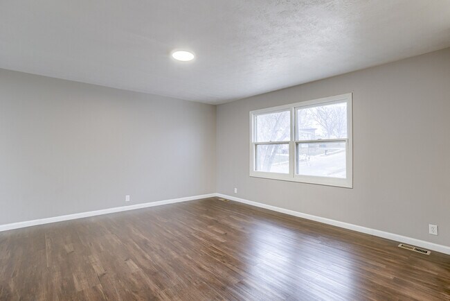 Building Photo - 8907 Lee Dr