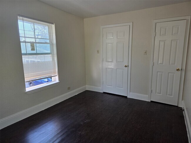 Foto del edificio - 302 N 71st St