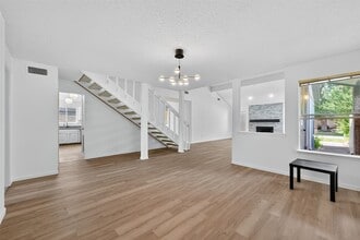Building Photo - 2818 Crest Park Dr