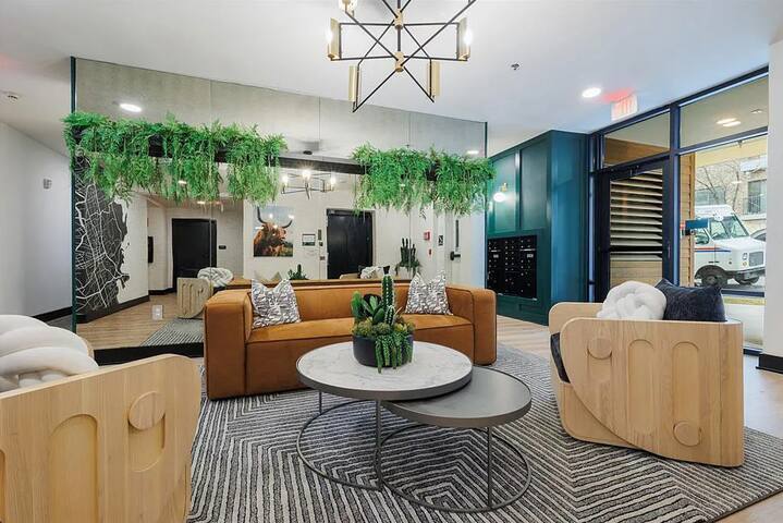 Building Lobby - 2500 Longview St