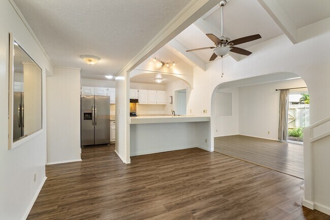 Foto del edificio - 2-Bedroom / 1-Bath Condo + Loft. 2 Parking Stalls. Water Included.