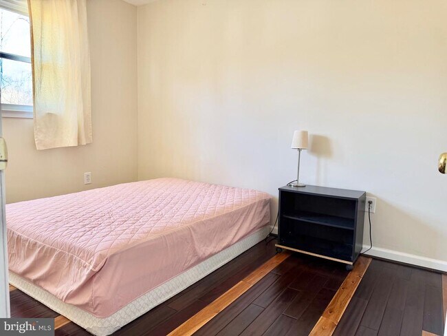 Foto del edificio - 13612 Lindendale Rd