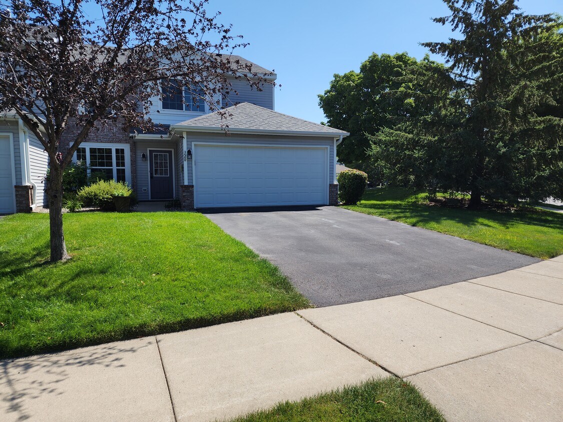 Primary Photo - 320 Wagon Wheel Ln