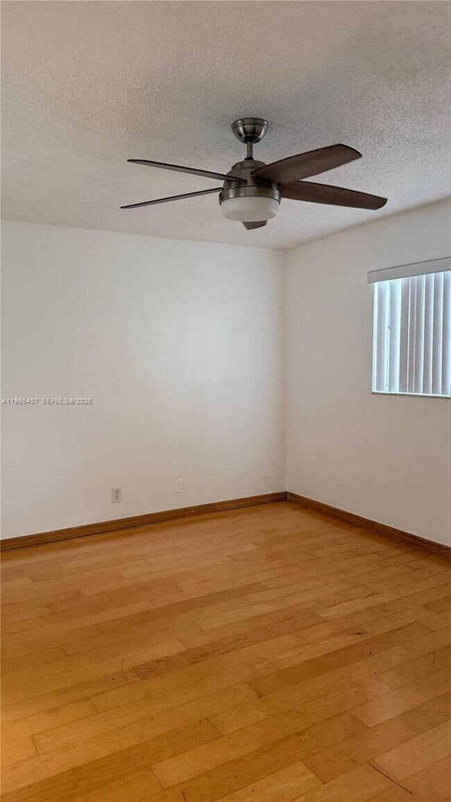 Foto del edificio - 7910 N Colony Cir
