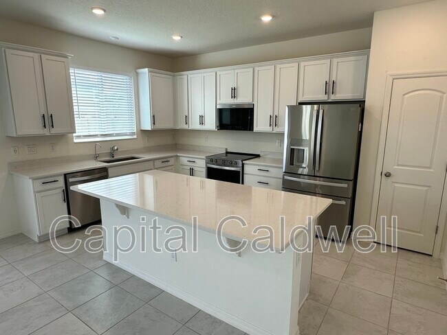 Building Photo - 37450 MacKenzie Dr