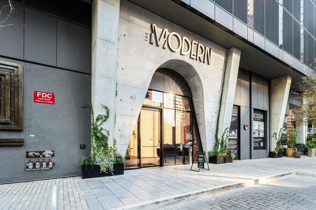 Building Photo - 610 Davis St