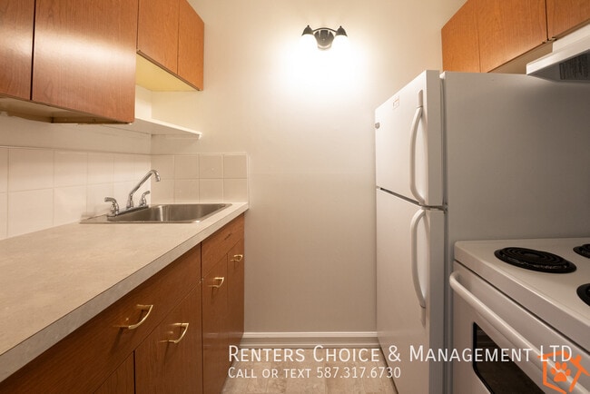 Building Photo - Convenient Apartment with First Responder/...